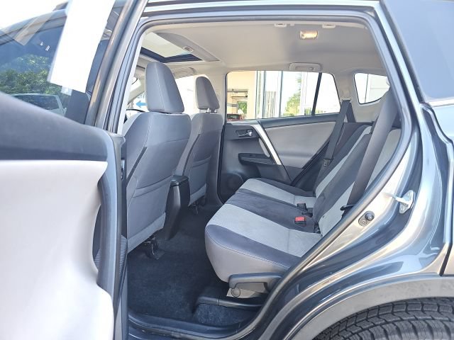 Used 2015 Toyota RAV4 XLE AWD/4WD image 9