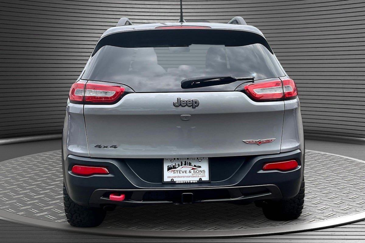 Used 2014 Jeep Cherokee Trailhawk w/ Comfort/Convenience Group AWD/4WD image 5