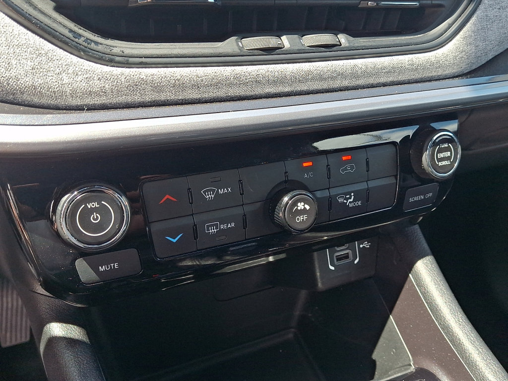 Used 2024 Jeep Compass Latitude AWD/4WD image 33