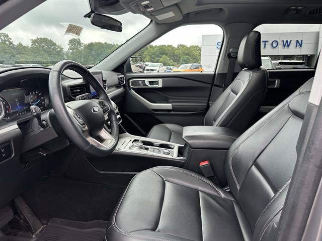 Used 2023 Ford Explorer XLT w/ Equipment Group 202A AWD/4WD image 34