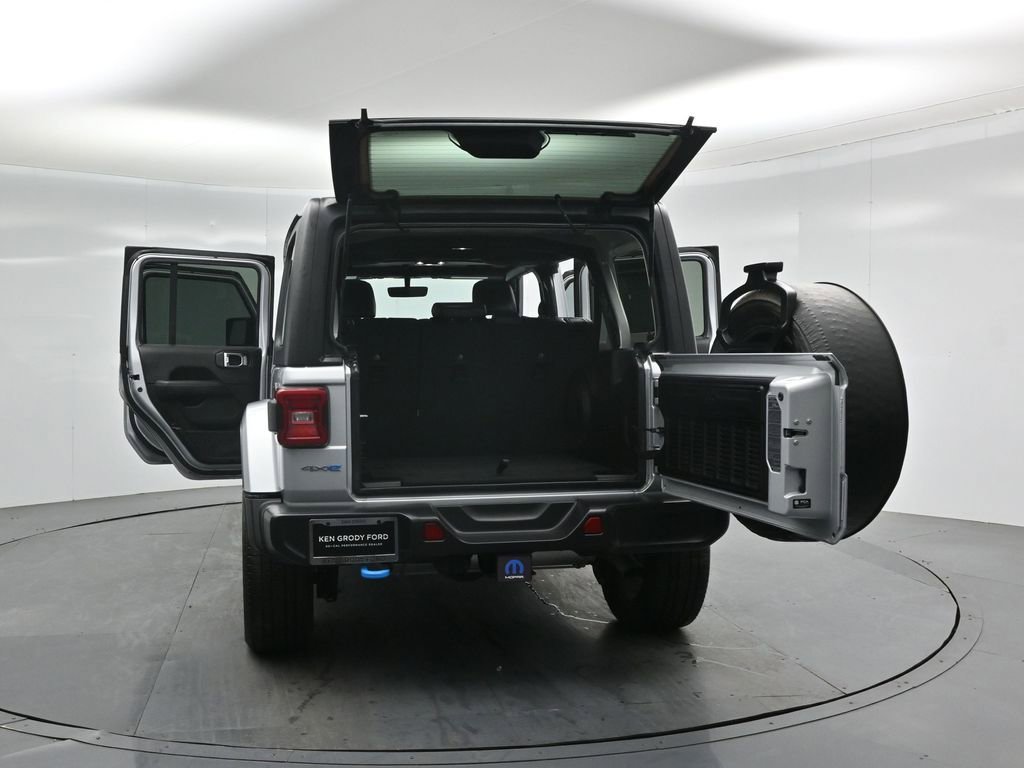 Used 2023 Jeep Wrangler Unlimited Sahara image 33