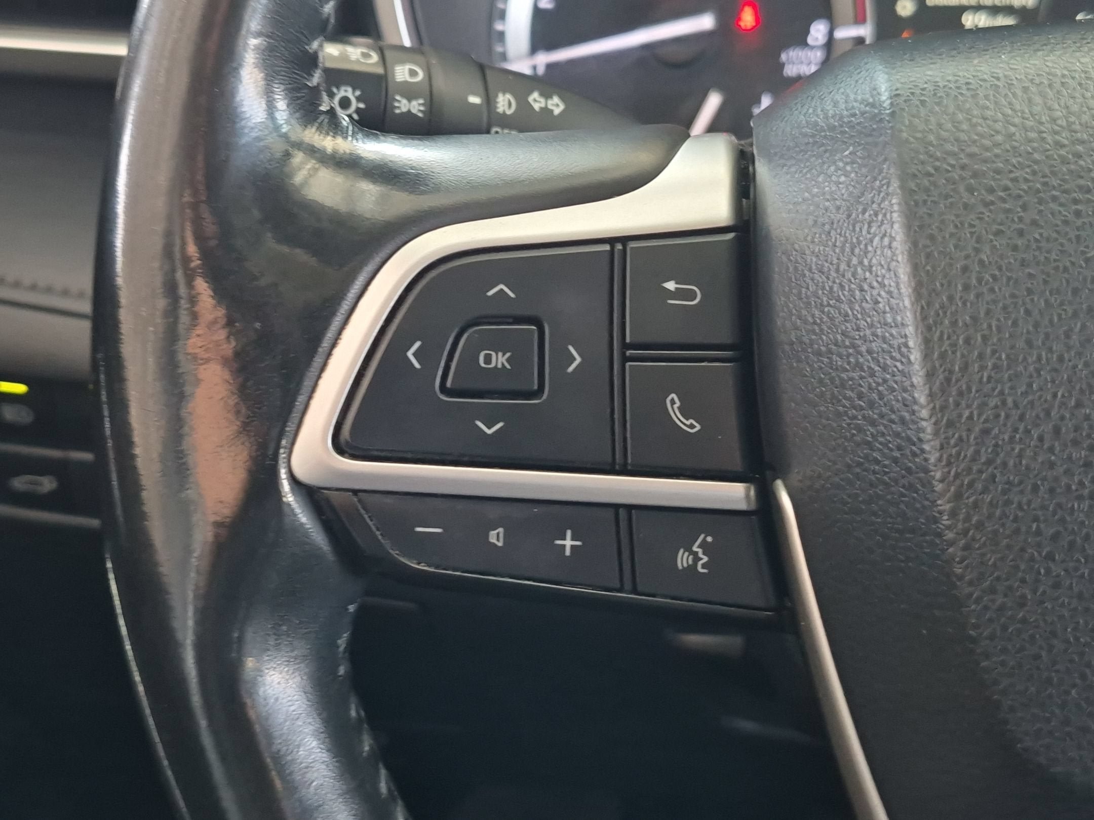 Used 2022 Toyota Highlander XLE FWD image 17
