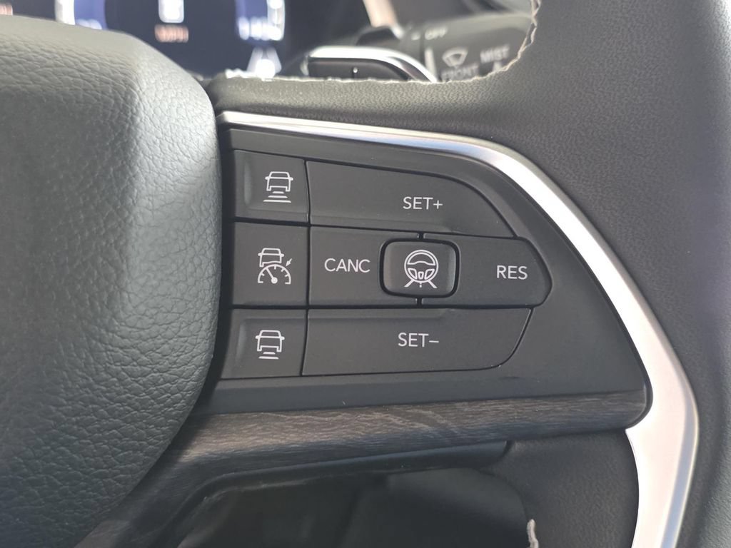 New 2026 Jeep Grand Cherokee Limited w/ Limited Altitude Package RWD image 30