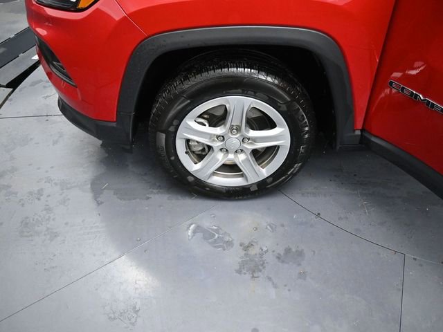 Used 2024 Jeep Compass Latitude image 15