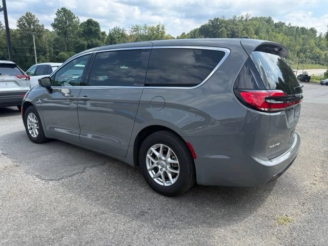 Used 2025 Chrysler Pacifica Select FWD image 4