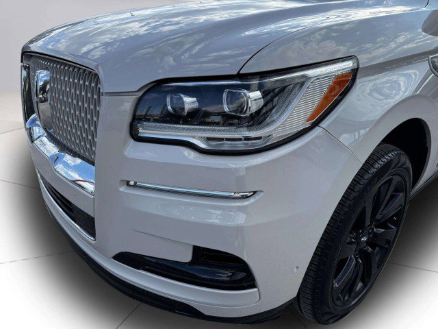 Used 2023 Lincoln Navigator Reserve image 12