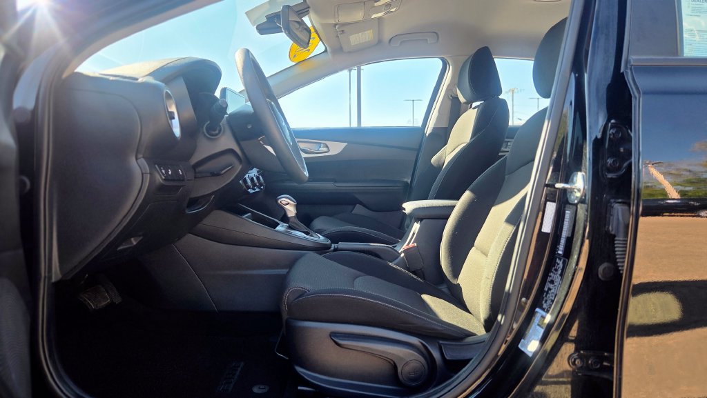Used 2023 Kia Forte LXS w/ LXS Technology Package FWD image 12