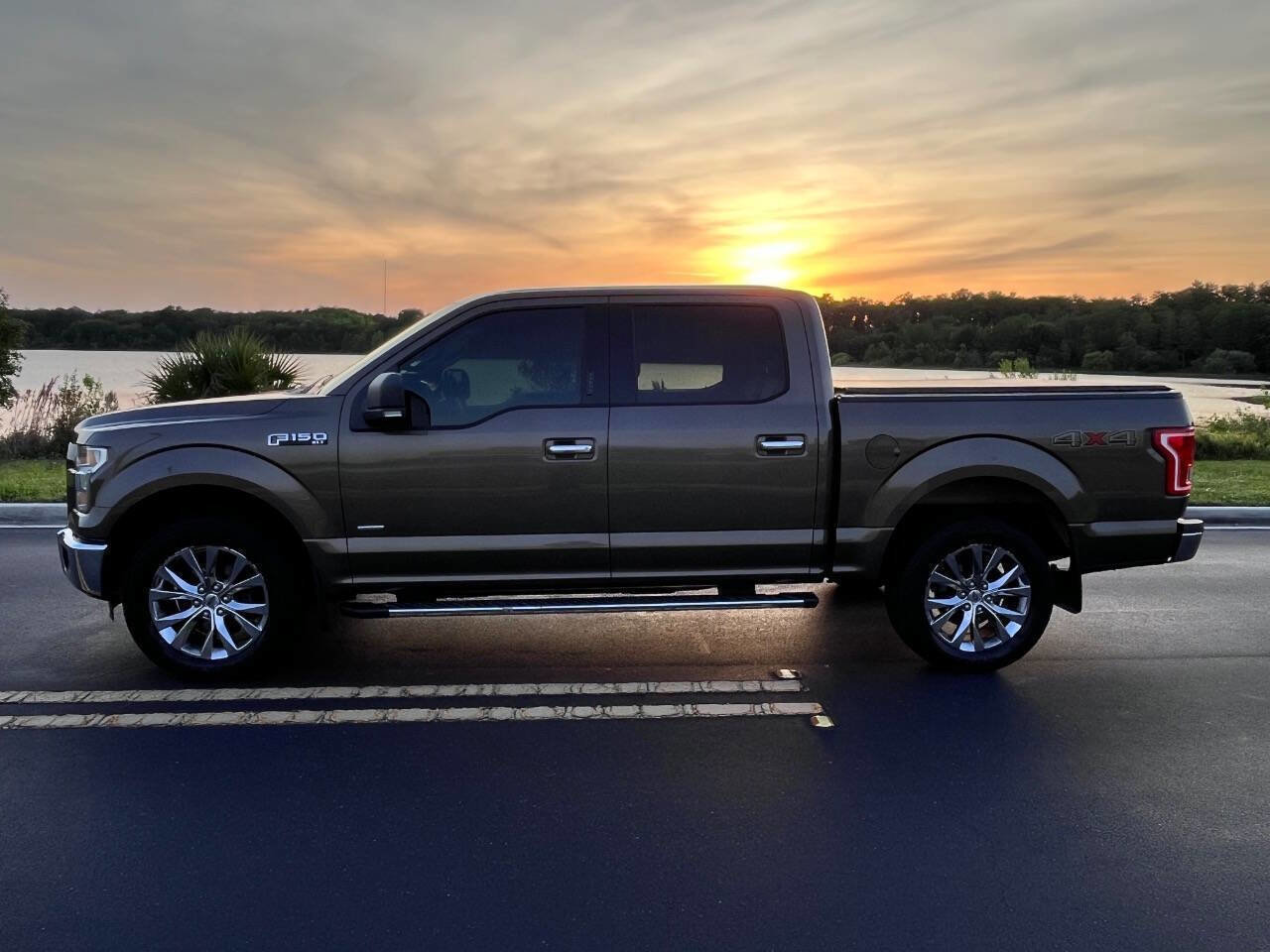 Used 2015 Ford F150 XLT w/ Equipment Group 302A Luxury AWD/4WD image 4