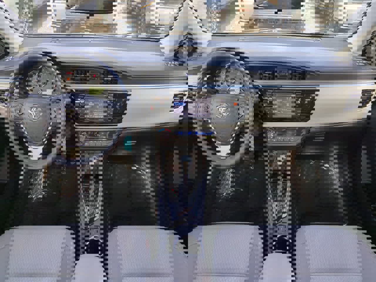 Used 2015 Toyota Corolla LE image 14