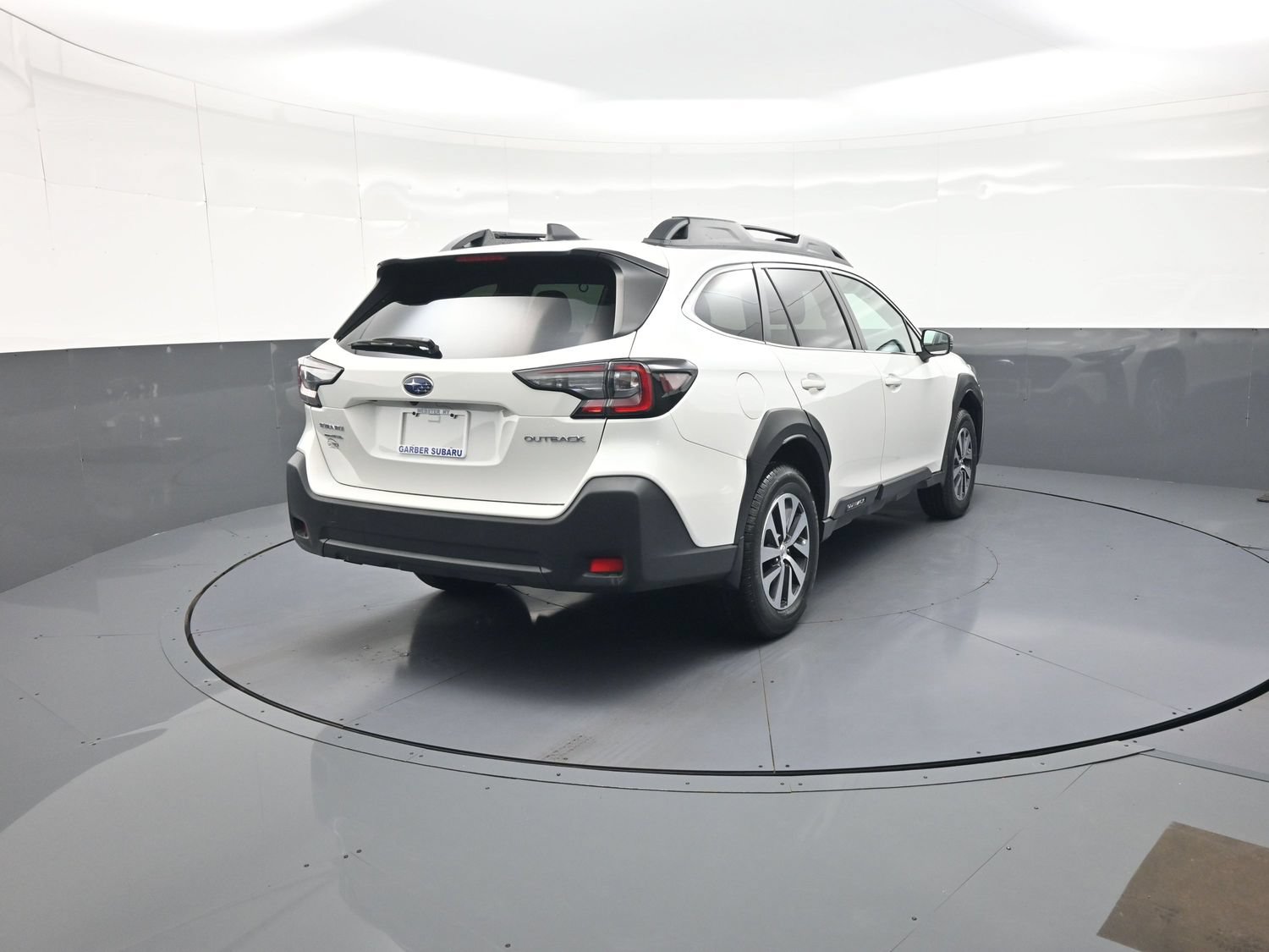 Used 2023 Subaru Outback Premium AWD/4WD image 3