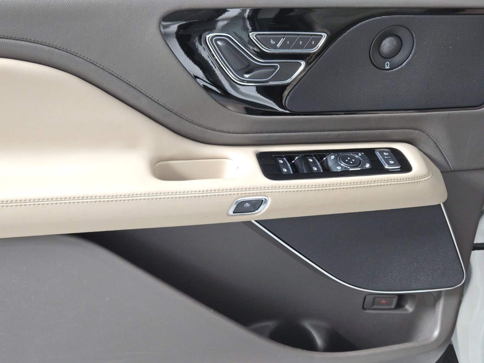 Used 2023 Lincoln Aviator Grand Touring w/ Equipment Group 301A image 20