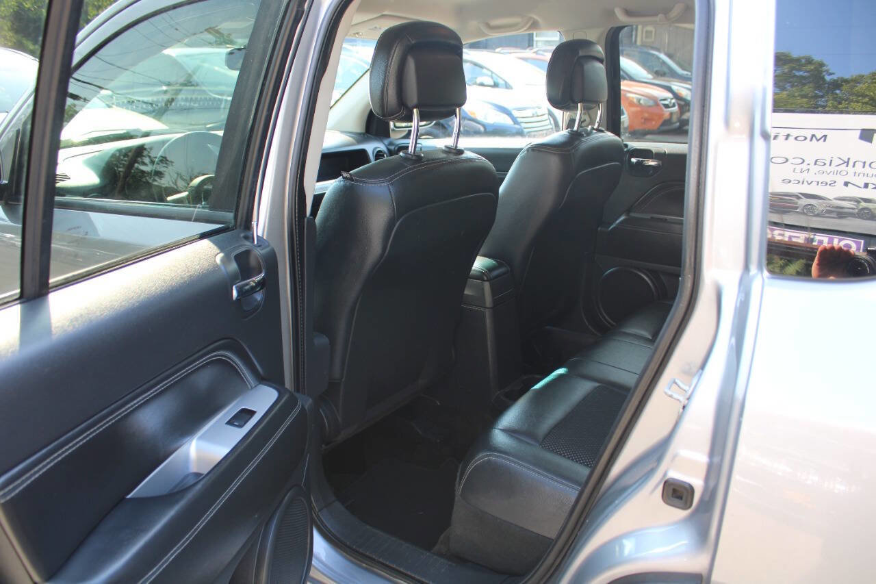 Used 2016 Jeep Compass Latitude image 25