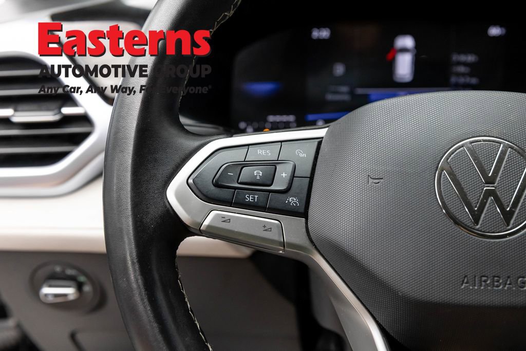 Used 2025 Volkswagen Taos SE FWD image 15