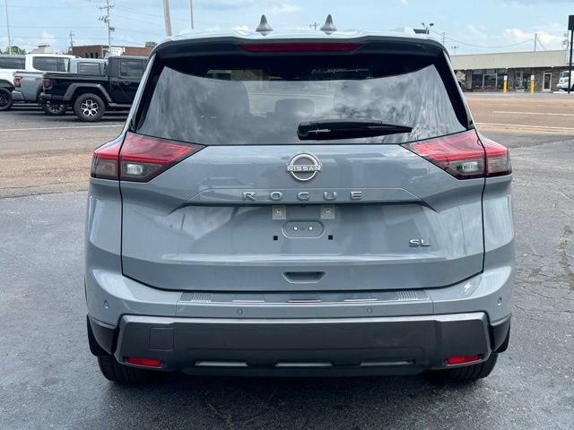 Used 2025 Nissan Rogue SL w/ Tech Package FWD image 4