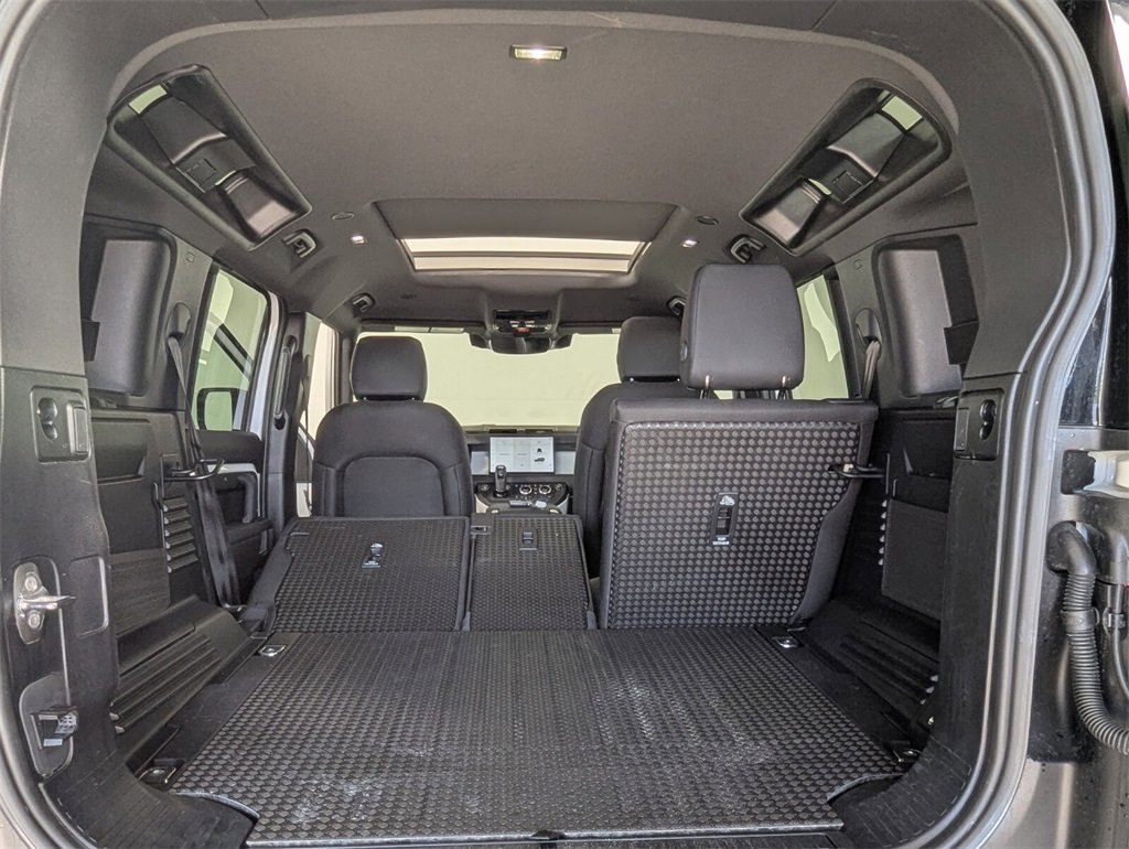 Used 2025 Land Rover Defender 110 S image 25