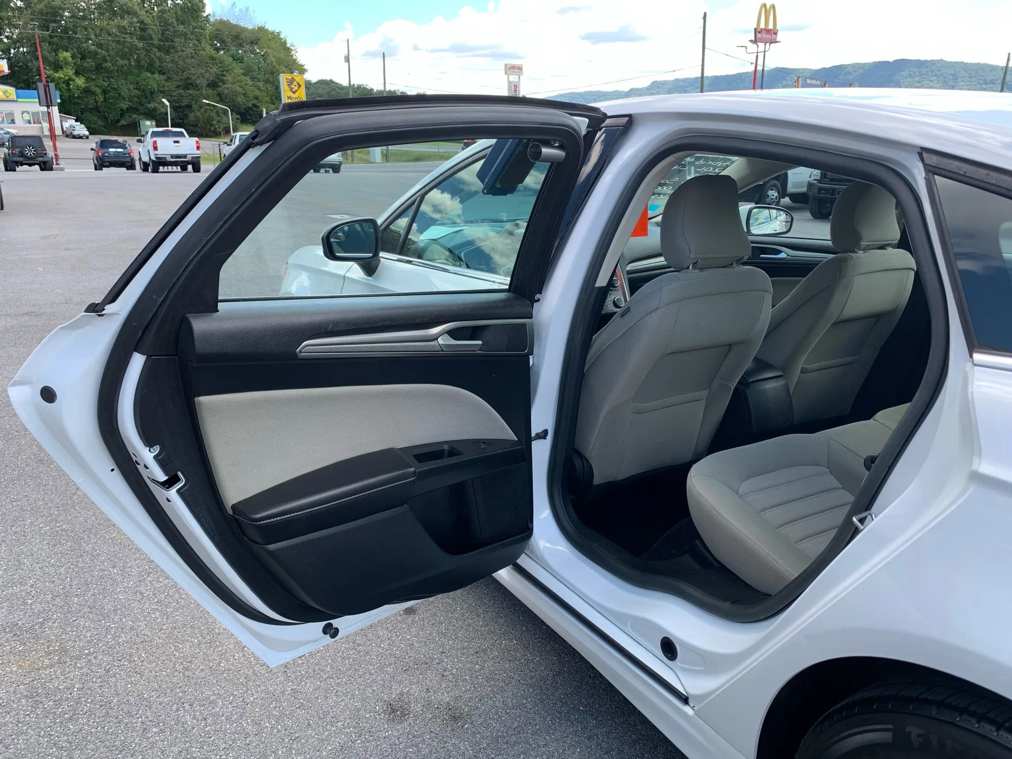 Used 2018 Ford Fusion S image 22