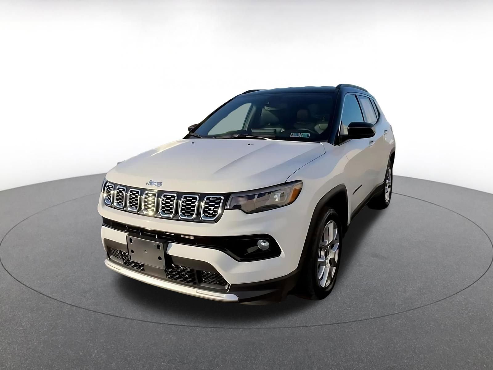 Used 2025 Jeep Compass Limited image 6