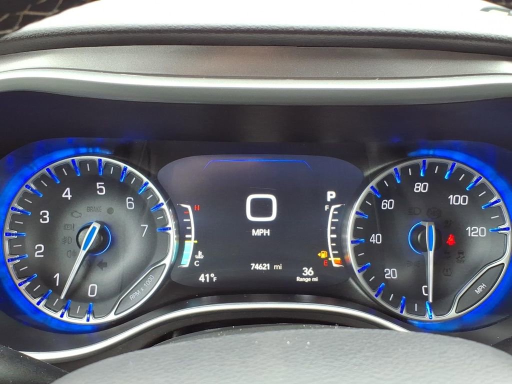 Used 2024 Chrysler Pacifica Touring-L image 23