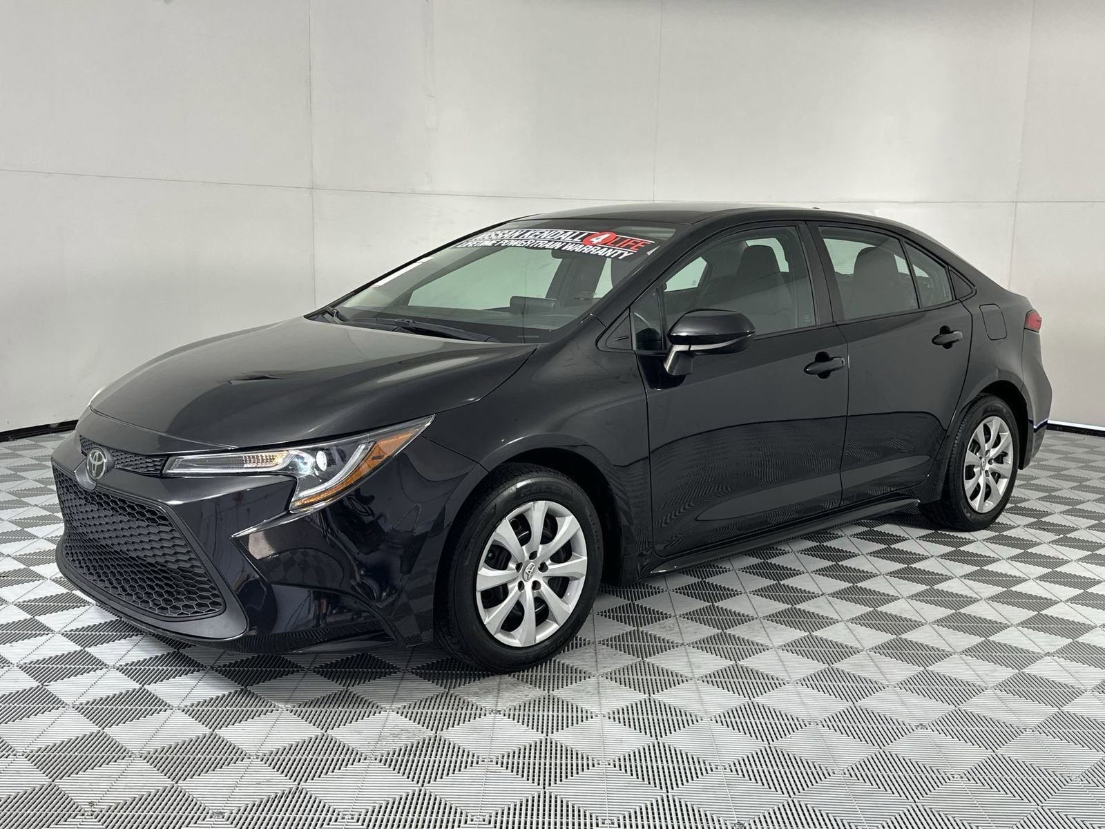 Used 2022 Toyota Corolla LE image 4