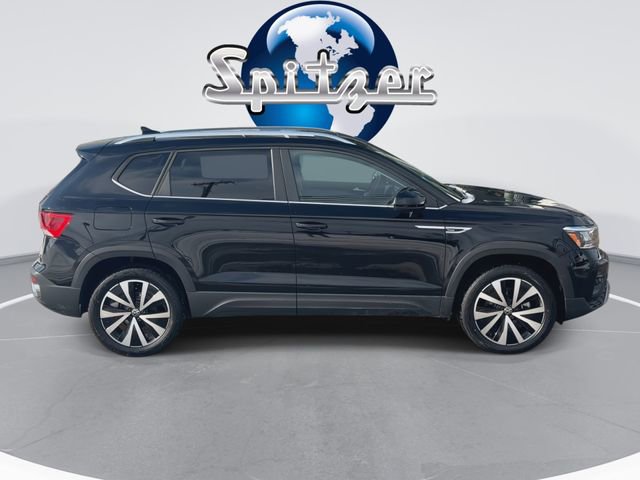 Used 2023 Volkswagen Taos SE w/ Panoramic Sunroof Package image 6