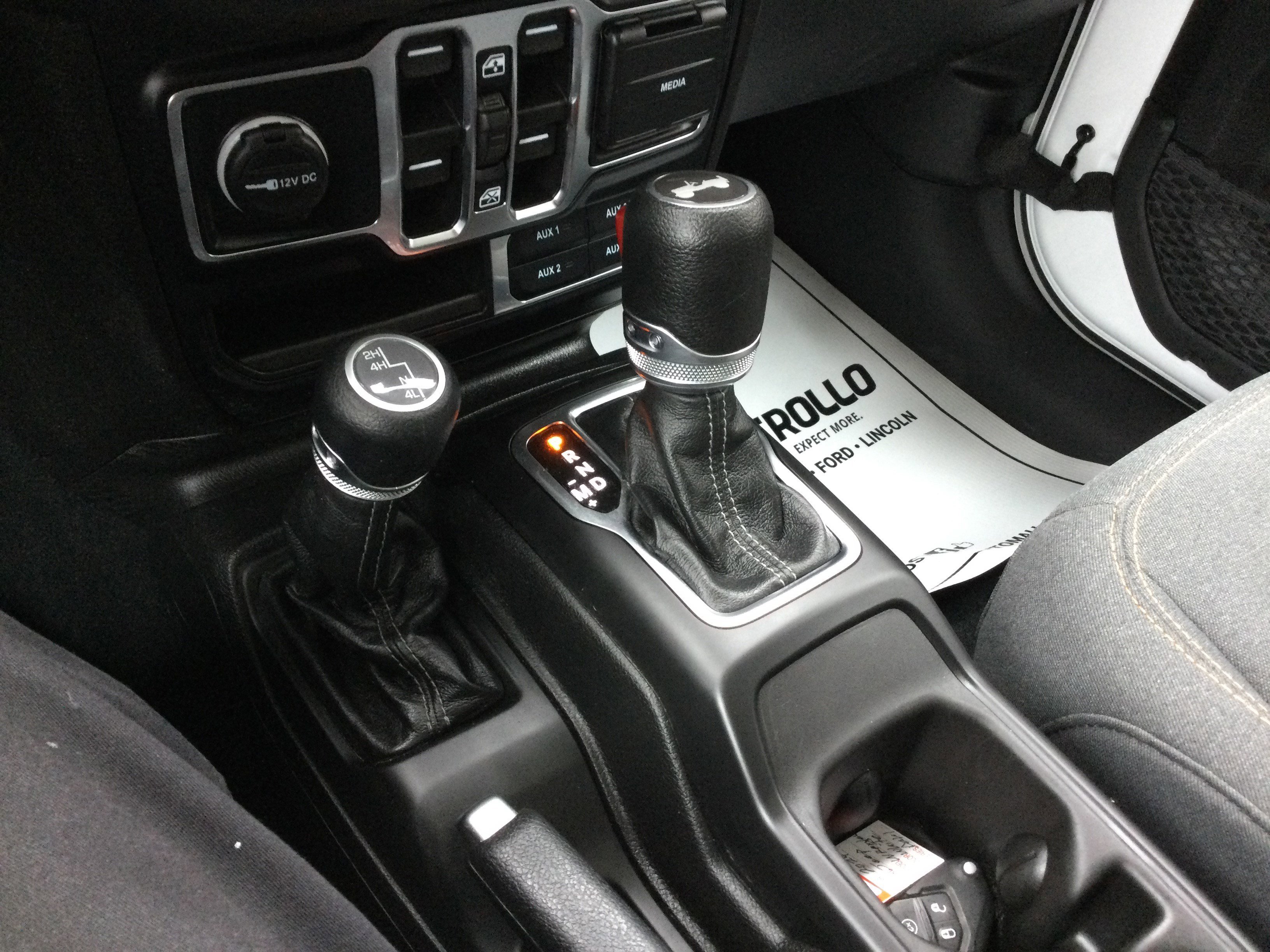 Used 2024 Jeep Wrangler Sahara image 13