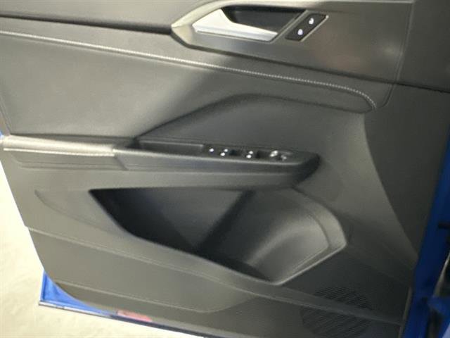 Certified 2025 Volkswagen Taos SE image 33