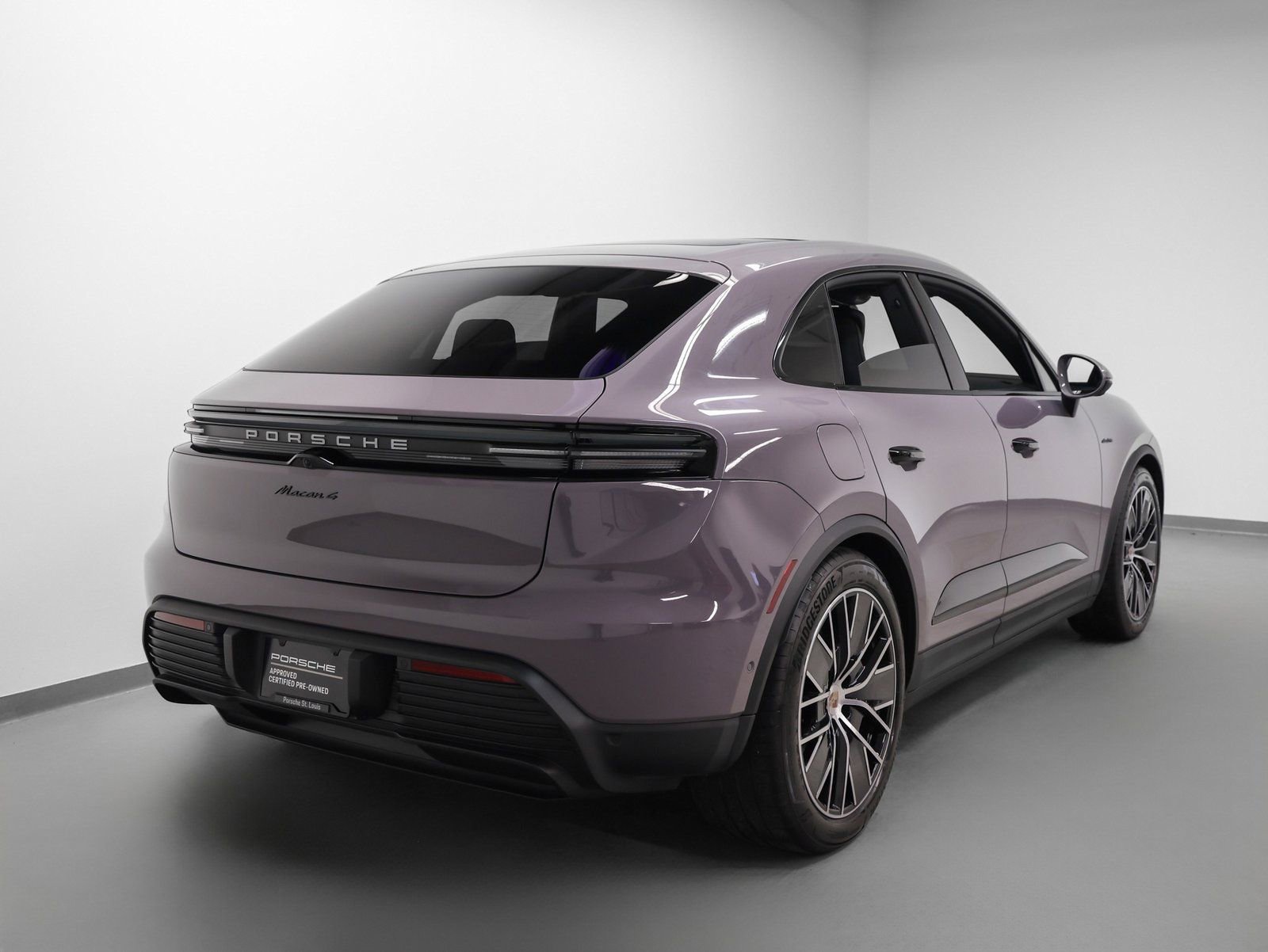 Certified 2025 Porsche Macan 4 Electric image 12