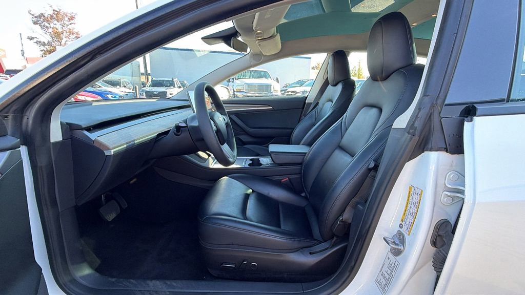 Used 2023 Tesla Model 3 Standard Range image 29