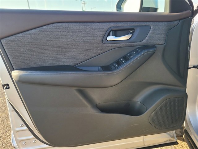 Used 2023 Nissan Rogue SV image 18