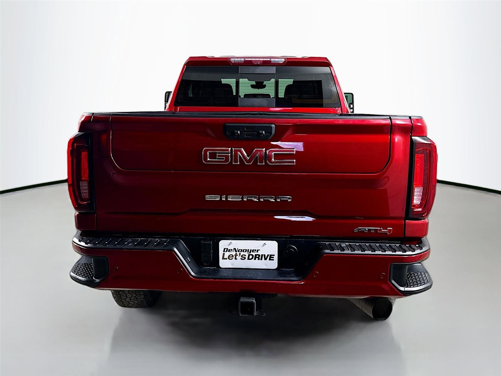Used 2022 GMC Sierra 2500 AT4 w/ AT4 Premium Plus Package AWD/4WD image 8