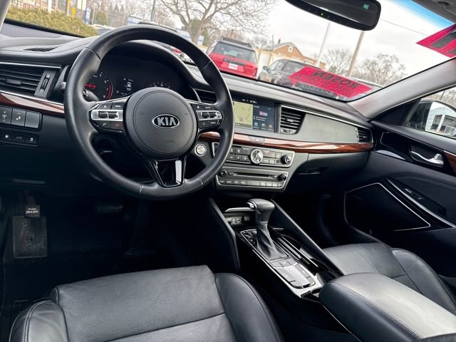 Used 2017 Kia Cadenza Premium w/ Luxury Package image 23