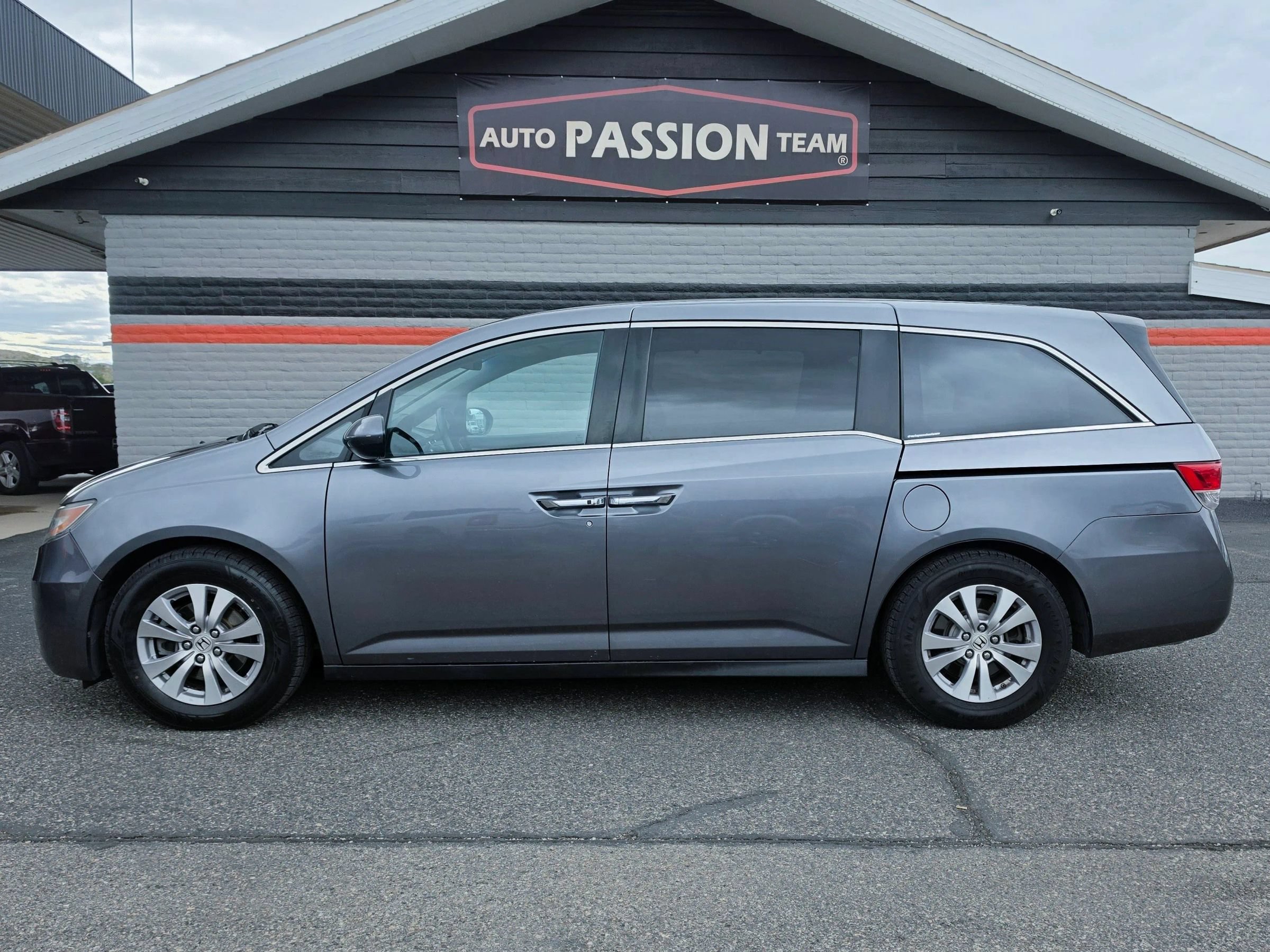 Used 2014 Honda Odyssey EX image 2