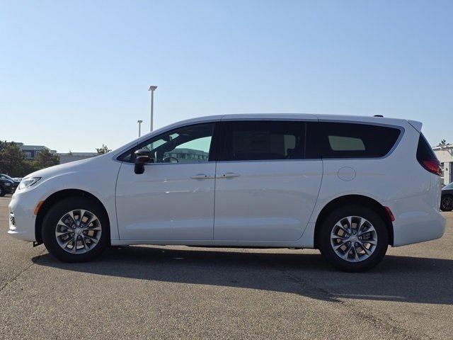 New 2026 Chrysler Pacifica Select image 22