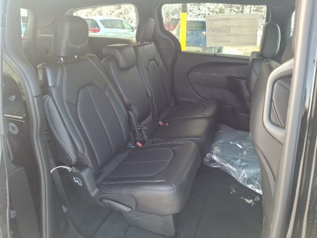 New 2026 Chrysler Pacifica Select image 26