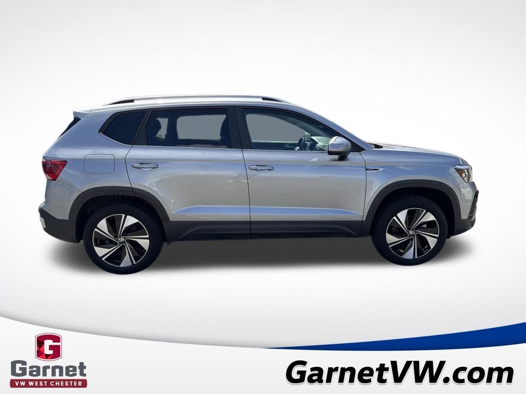Certified 2024 Volkswagen Taos SE image 7