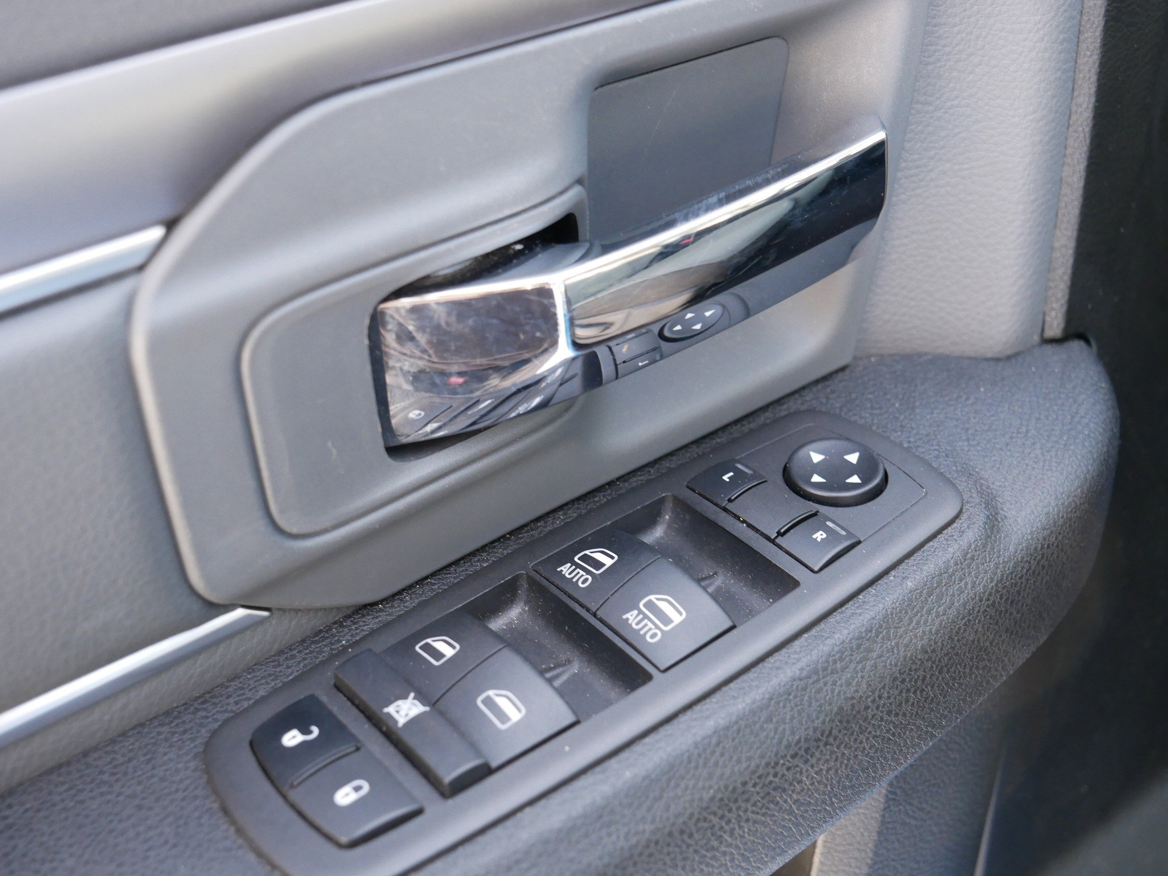 Certified 2024 RAM 1500 Classic SLT image 19