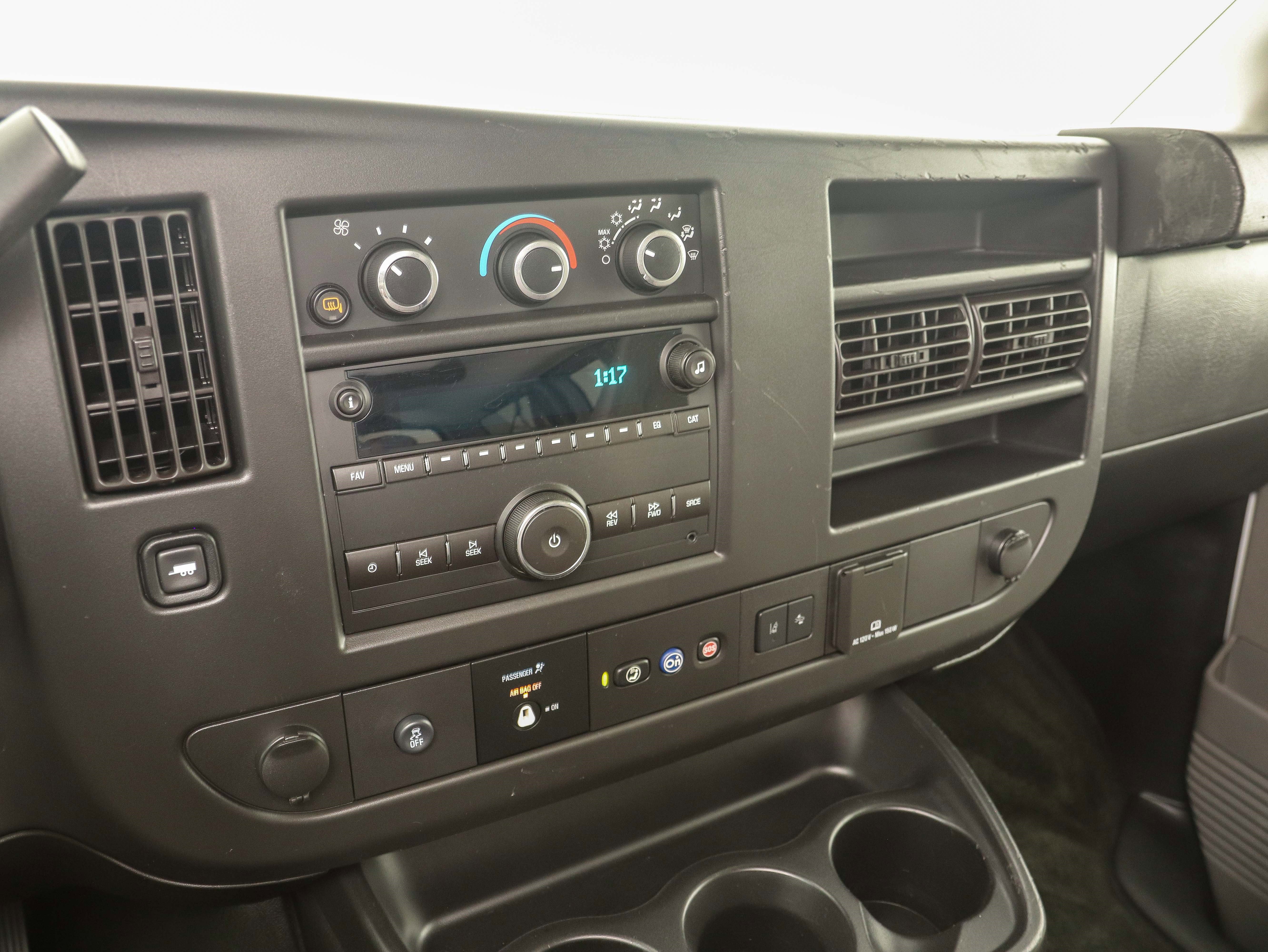 Used 2019 Chevrolet Express 2500 LT w/ LT Preferred Equipment Group image 18