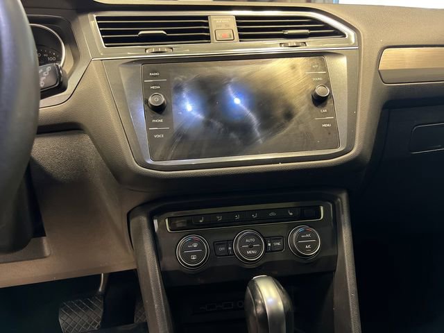 Certified 2020 Volkswagen Tiguan SE FWD image 24