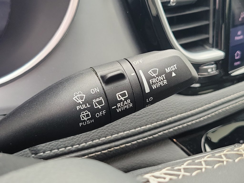 Used 2025 Chrysler Pacifica Limited FWD image 19