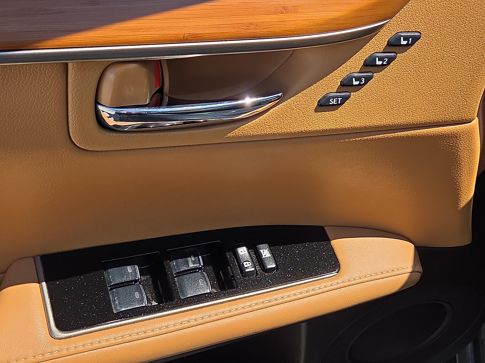 Used 2016 Lexus ES 350 w/ Luxury Package w/Wood Trim FWD image 13
