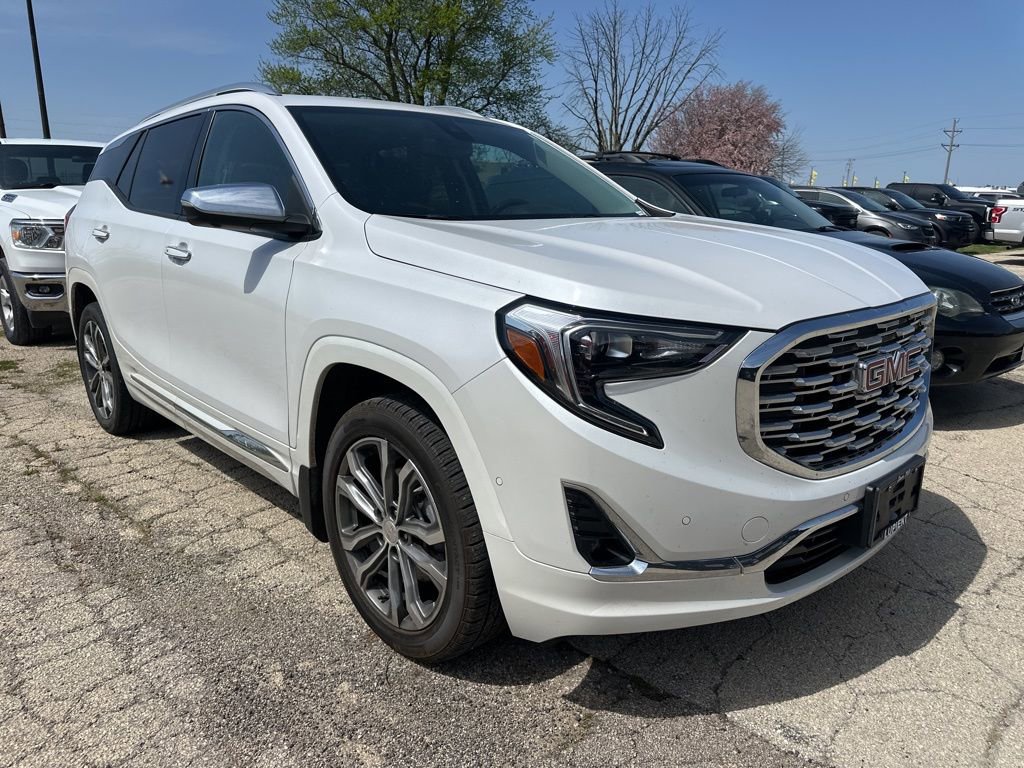 Used 2020 GMC Terrain Denali w/ Denali Premium Package AWD/4WD image 2