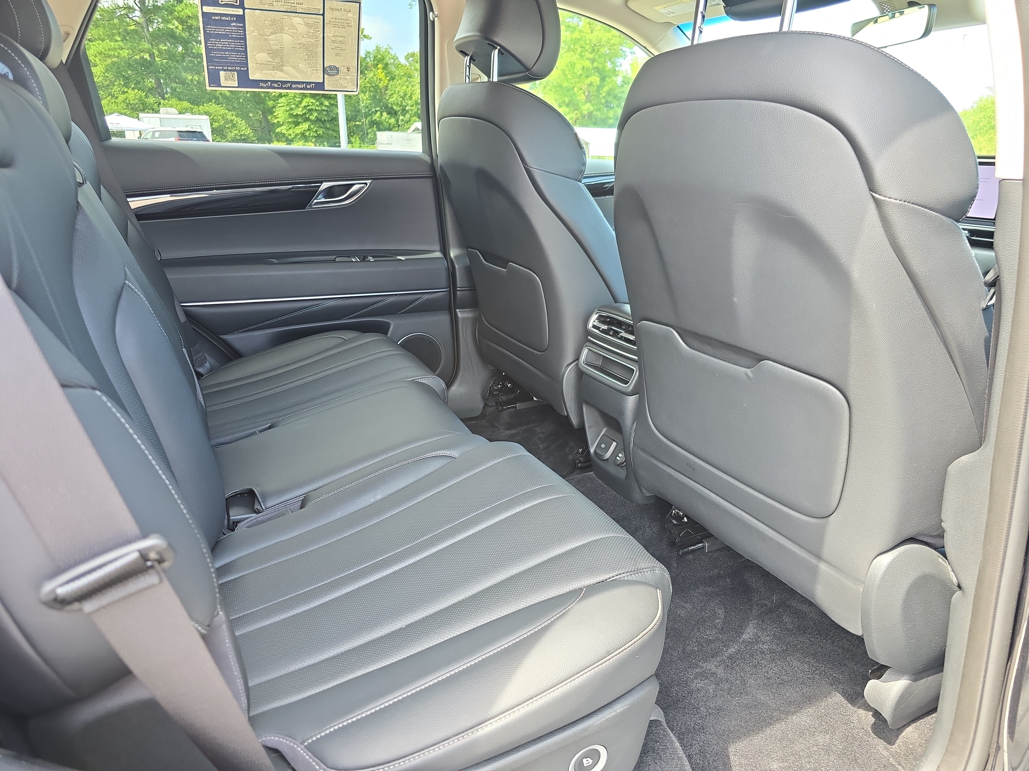 Used 2025 Genesis GV80 2.5T Standard AWD/4WD image 11