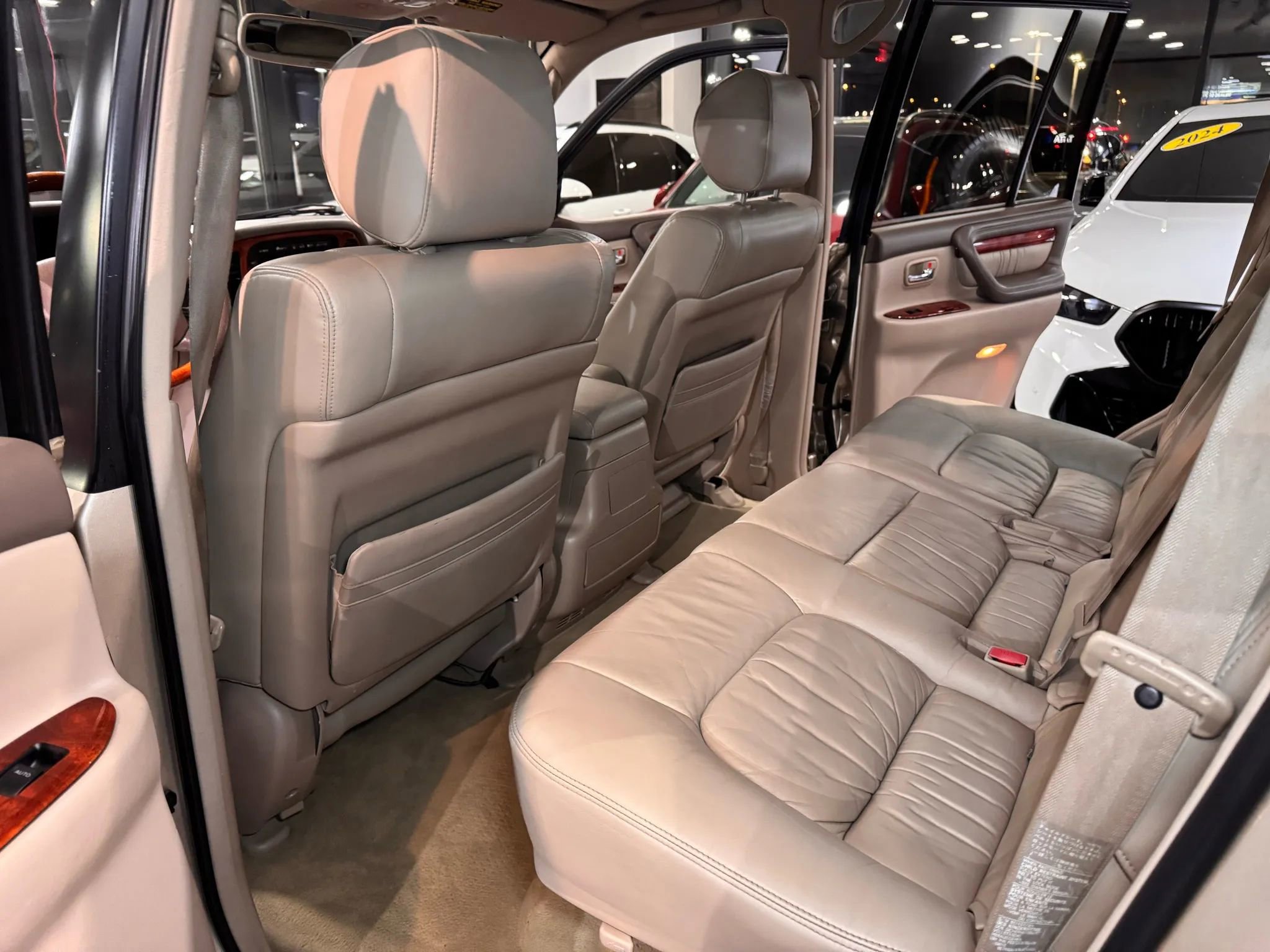 Used 2001 Lexus LX 470 4WD image 17