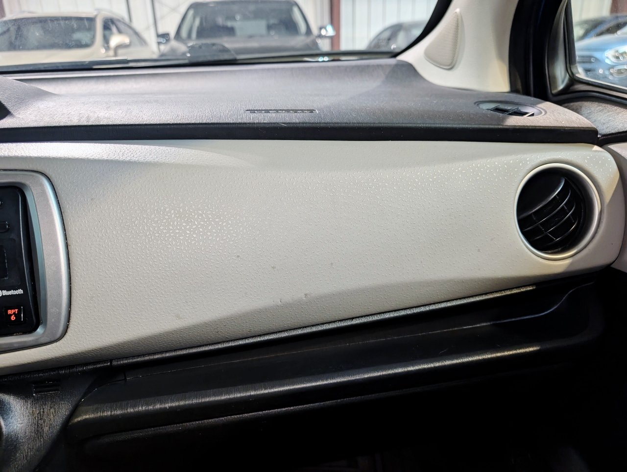 Used 2014 Toyota Yaris LE FWD image 27