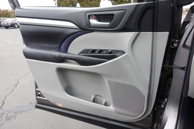 Used 2015 Toyota Highlander XLE image 23