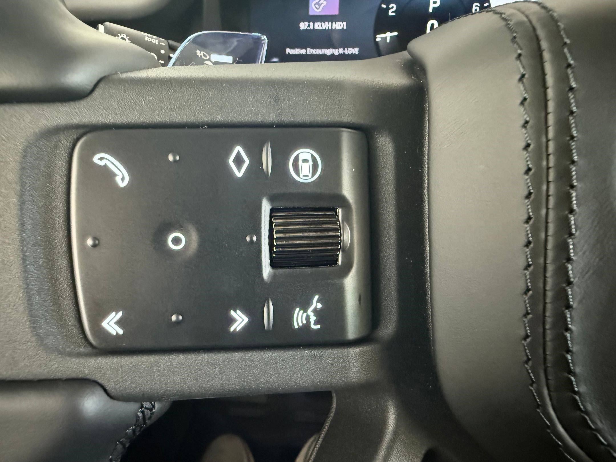 New 2026 Land Rover Defender 110 OCTA AWD/4WD image 18