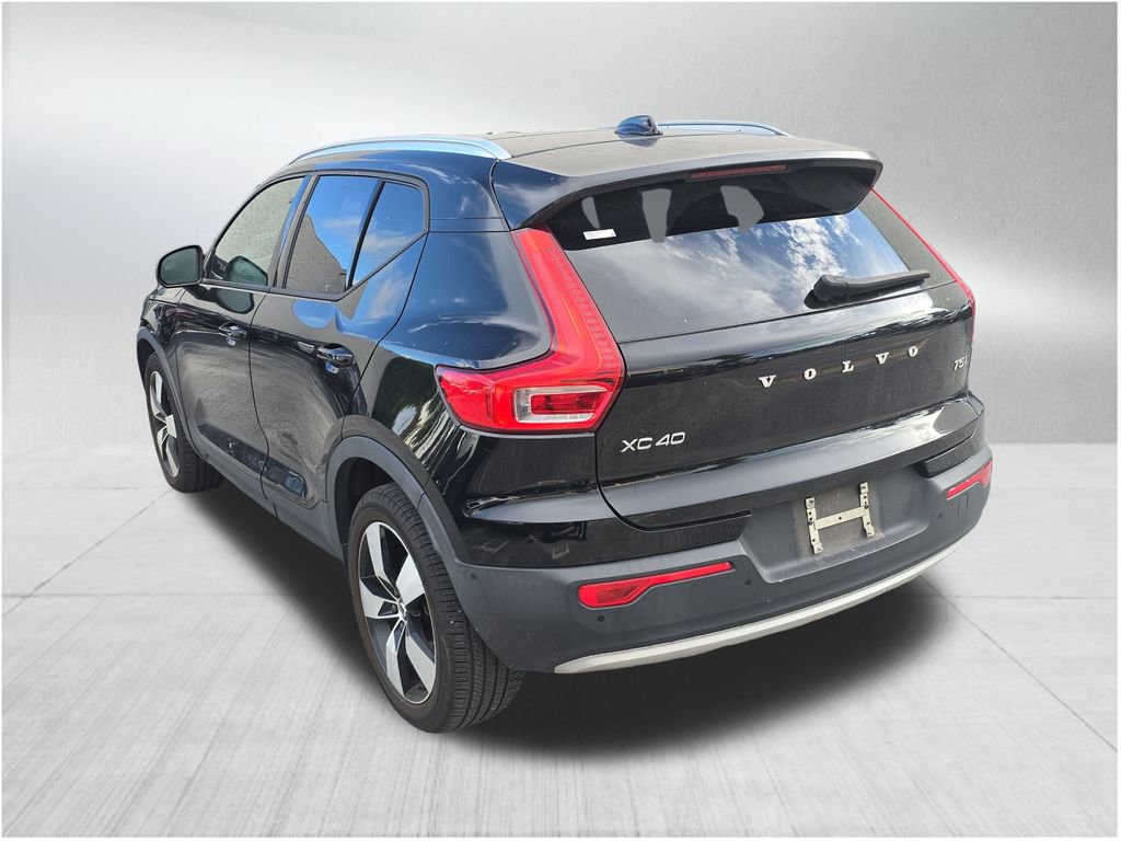 Used 2019 Volvo XC40 T5 Momentum image 3