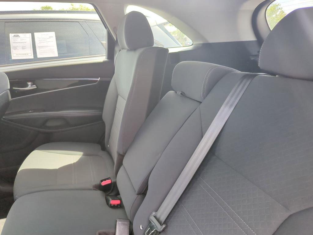 Used 2018 Kia Sorento LX image 17