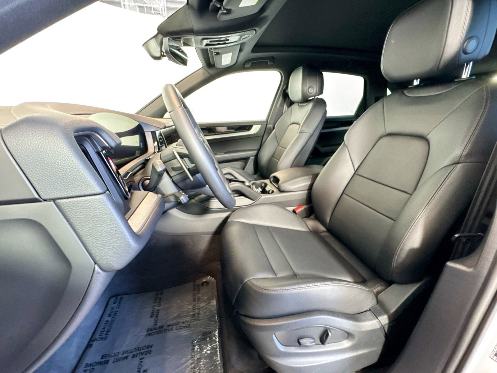 Certified 2025 Porsche Cayenne image 5