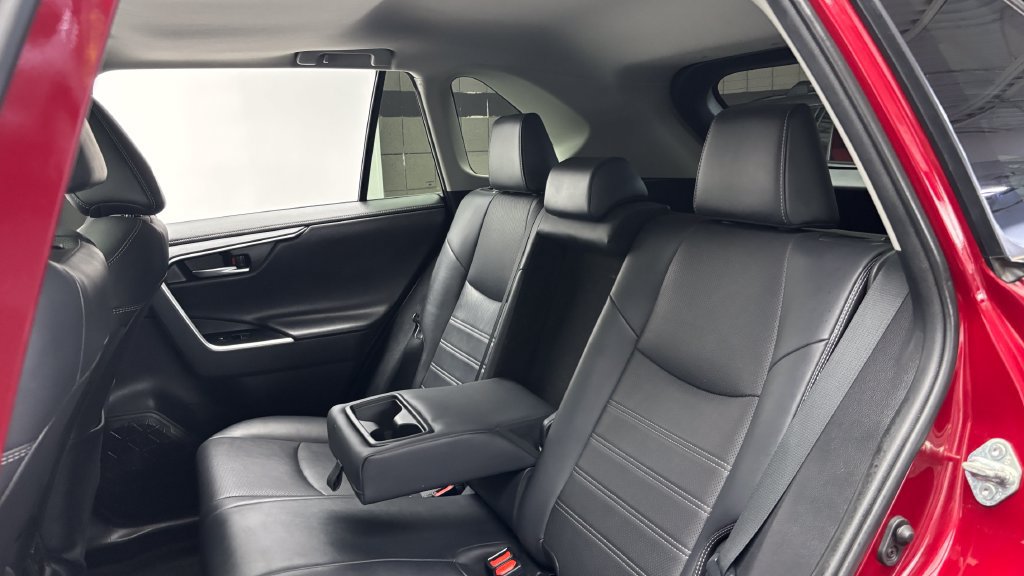 Used 2019 Toyota RAV4 Limited w/ Advanced Technology Package AWD/4WD image 33